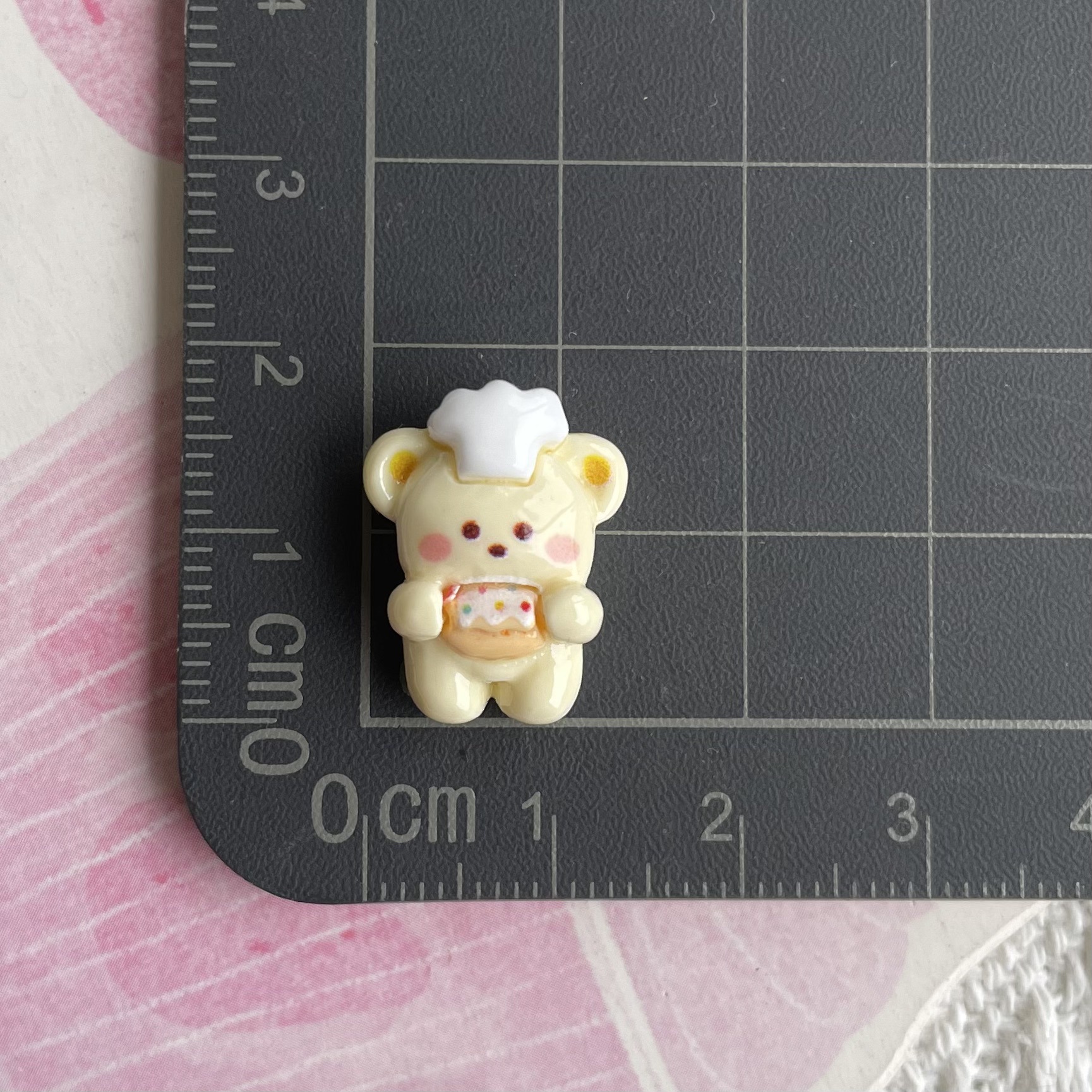 小さいサイズの動物の樹脂の部品の猫のウサギの恐竜の熊の装飾の材料のヘアピンの携帯のケースの靴の装飾のアクセサリ