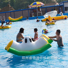 夏季解暑水上乐园压板香蕉船儿童游乐园室外小型充气玩具设备厂家
