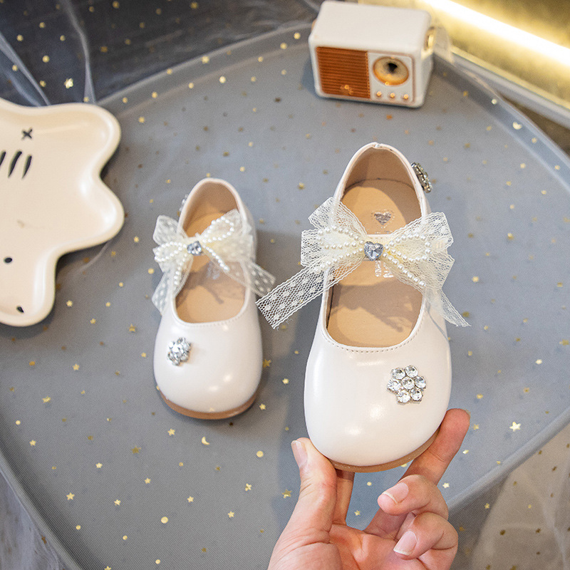 Zapatos de cuero para niñas 2025 otoño nuevo arco para niñas zapatos de princesa de cristal zapatos de moda para niños con suela suave zapatos casuales image 3
