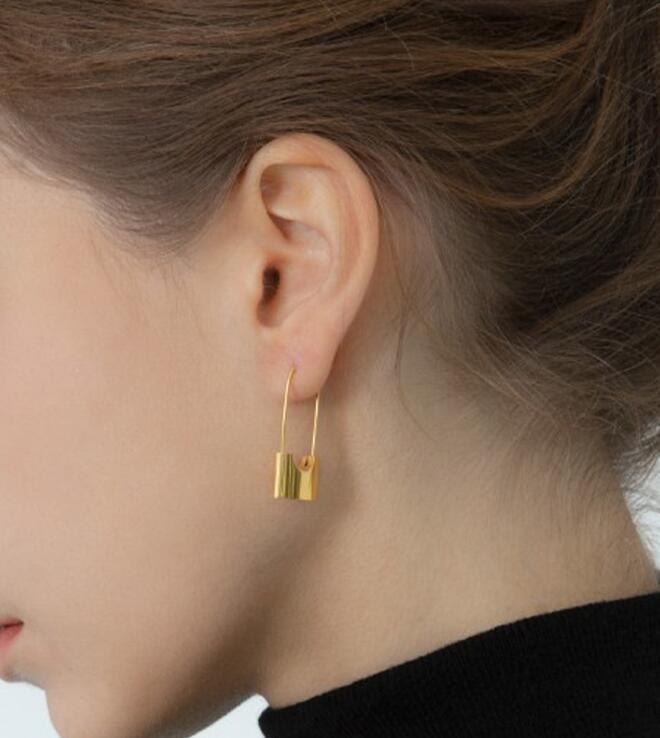 Minimalist Style Lock-shaped Long Earrings Titanium Steel 18k Gold Brooch display picture 3