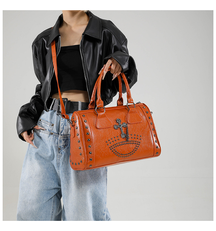 Women's Pu Leather Cross Classic Style  Chain Pillow Shape Zipper Shoulder Bag Handbag Crossbody Bag display picture 3