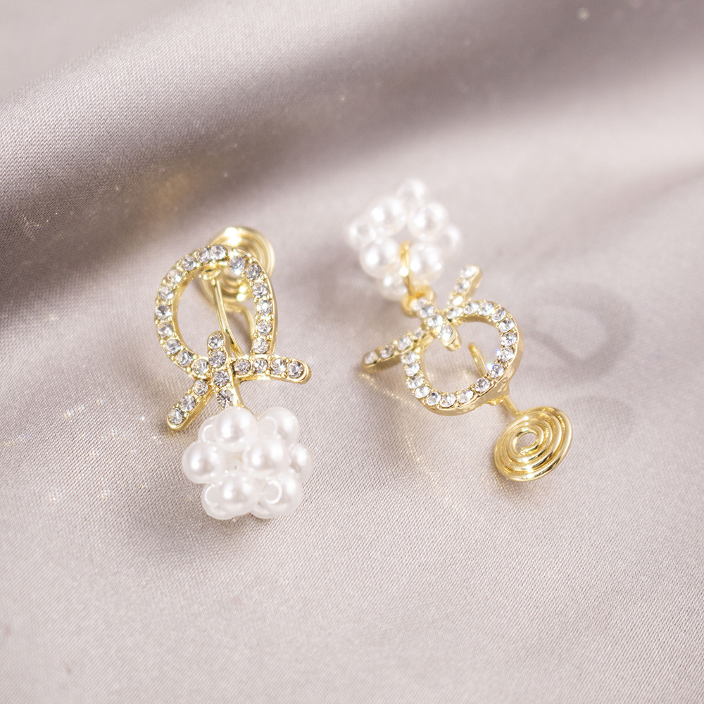 Lujo ligero, incienso pequeño, placa de incienso para mosquitos, pinzas para las orejas, pendientes de nicho para mujeres sin orejas perforadas, pendientes simples, compactas y versátiles de Yiwu al por mayor