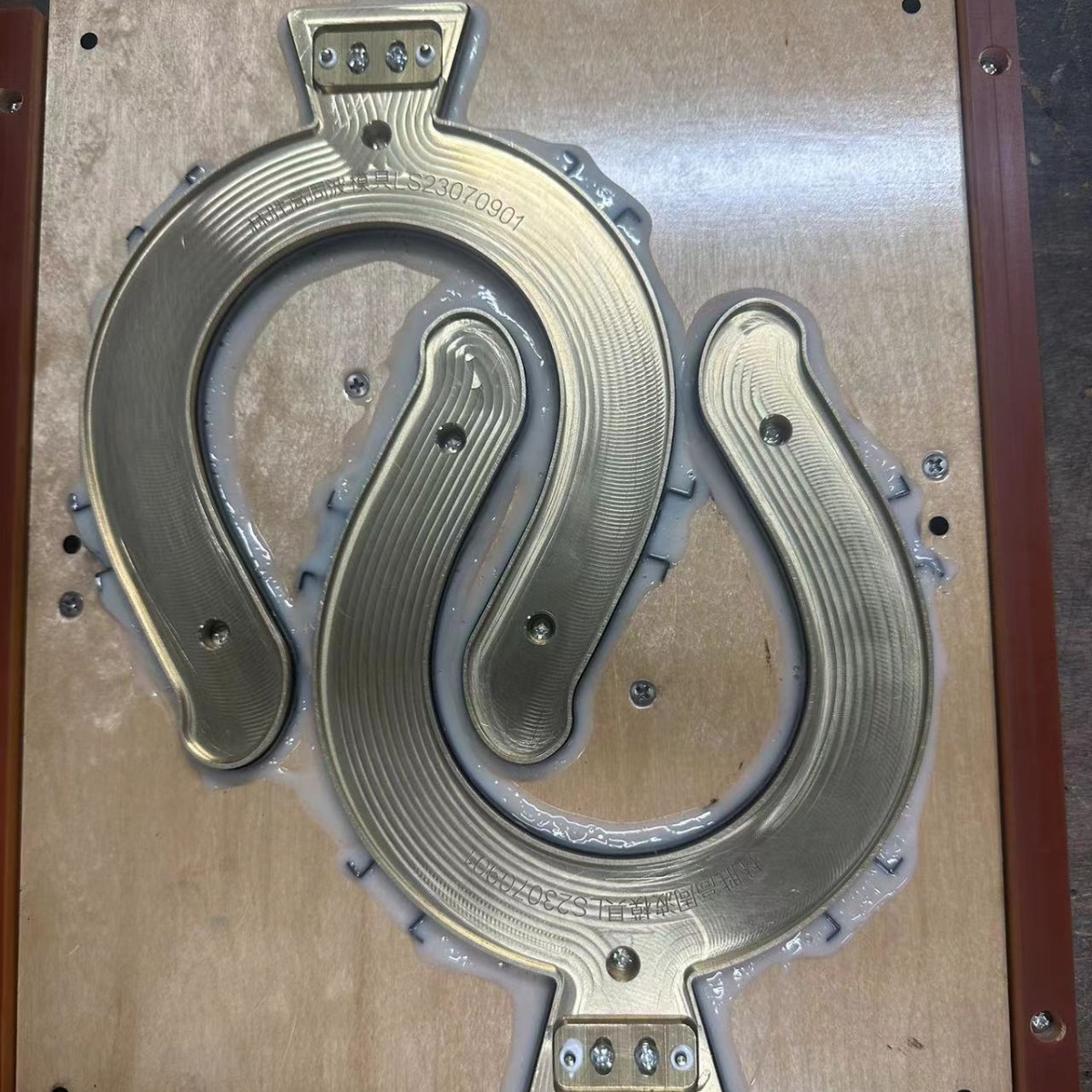 冰项圈同步熔断打片模具 PCM冰项圈高周波模具 高周波模具