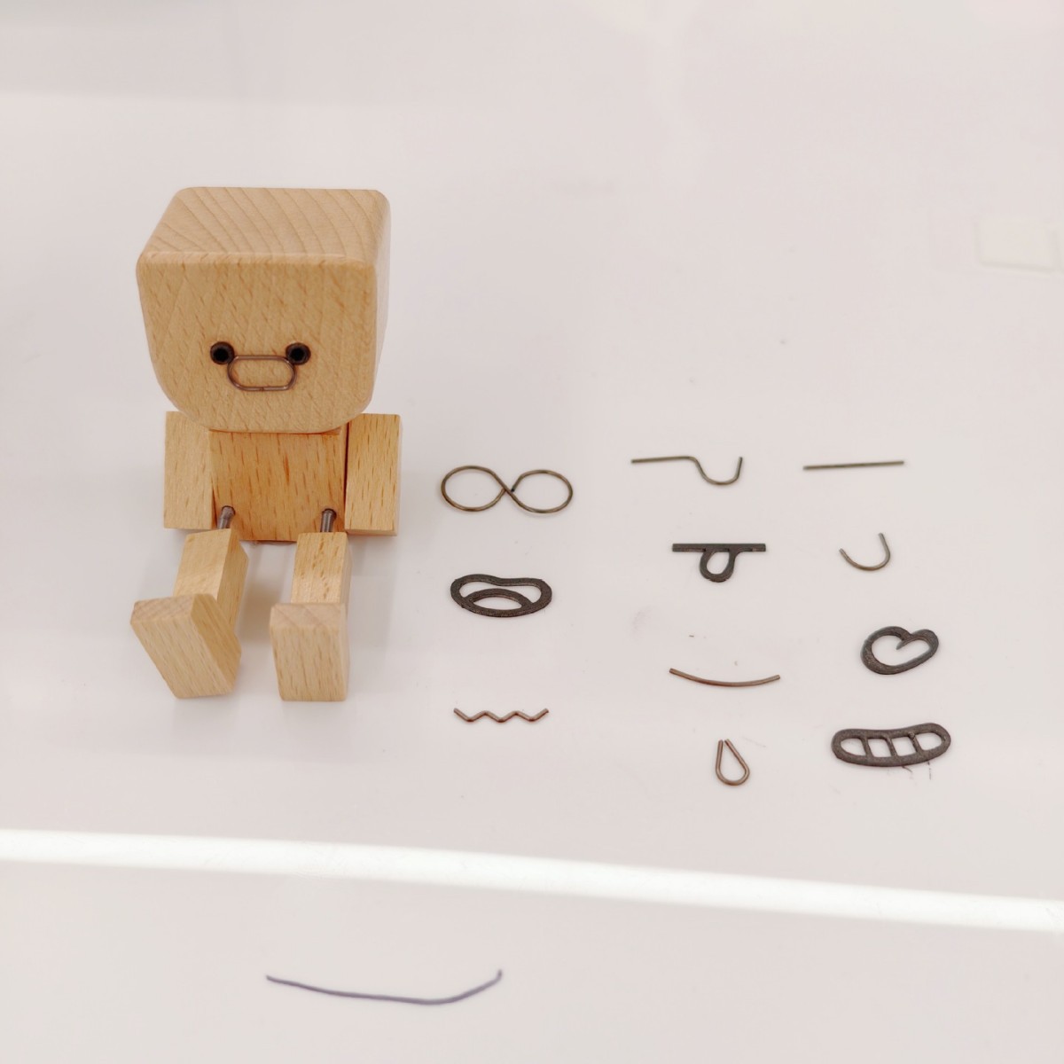 Salida de aire de coche clip de aromaterapia colgante de madera clip de perfume de nogal negro decoración de coche expansión de madera de incienso dibujos animados