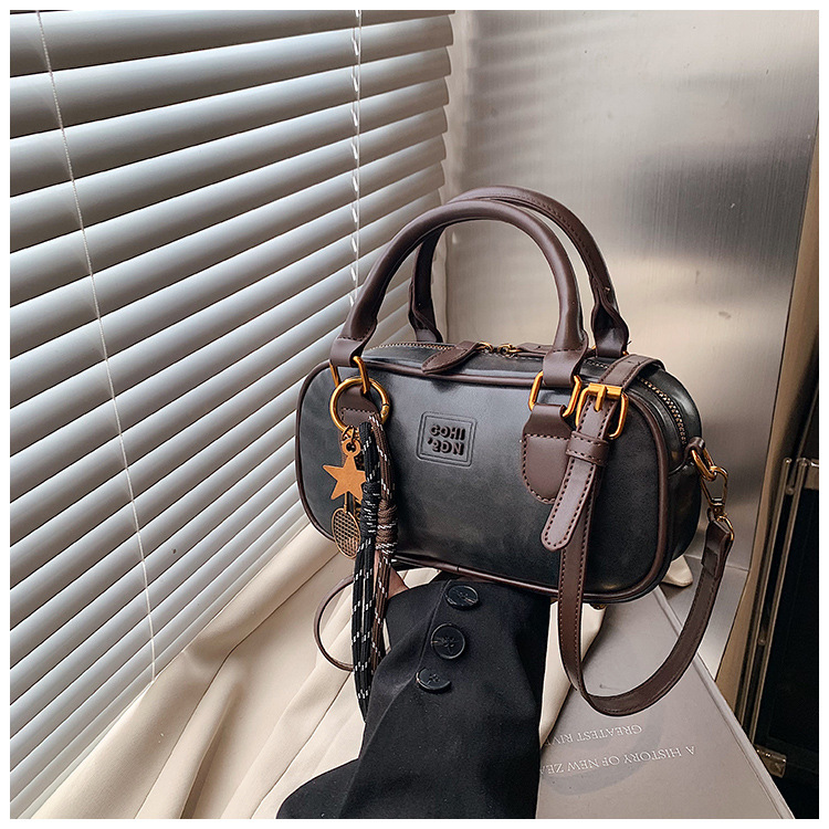 2024 New fashion bags for women, autumn and winter style, simple and fashionable work commute bag, retro single-shoulder underarm bag for women undefined