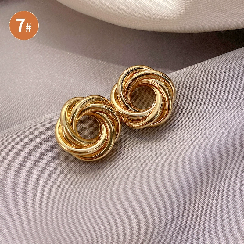Metal silver needle, universal brand fashionable earrings, simple and elegant design, high-quality style