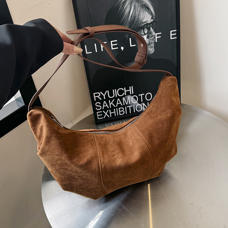 retro classic capacious matte purse