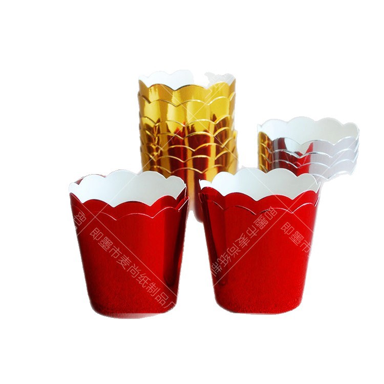 Oro y plata TAZA ROJA taza de papel de pastel Qi Feng papel titular tamaño pequeño papel de aluminio de alta temperatura para hornear taza de papel de alta temperatura taza de la máquina