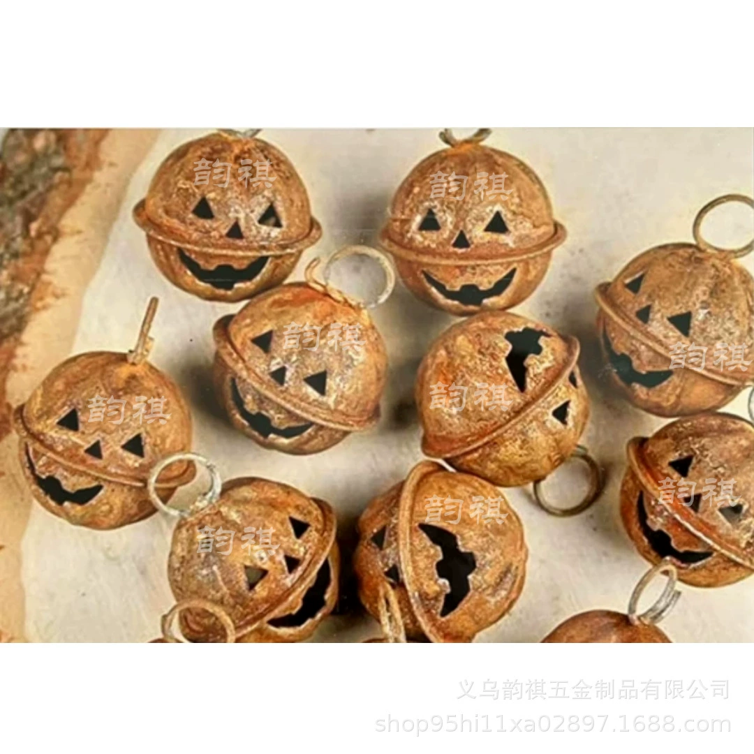 Иржавые колокольчики в различных размерах, антикварные колокольчики-призраки на Хэллоуин, старые колокольчики-призраки, фабрика ржавых колокольчиков