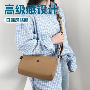 �羳�r�����Ů���¿ɫ��������ڴ��W��б���Ů���eС����