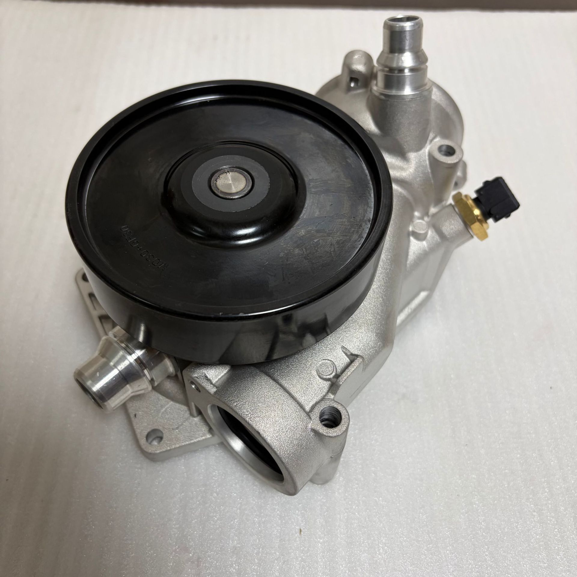 Suitable for Bmw Water Pump 11517548263 11517548264