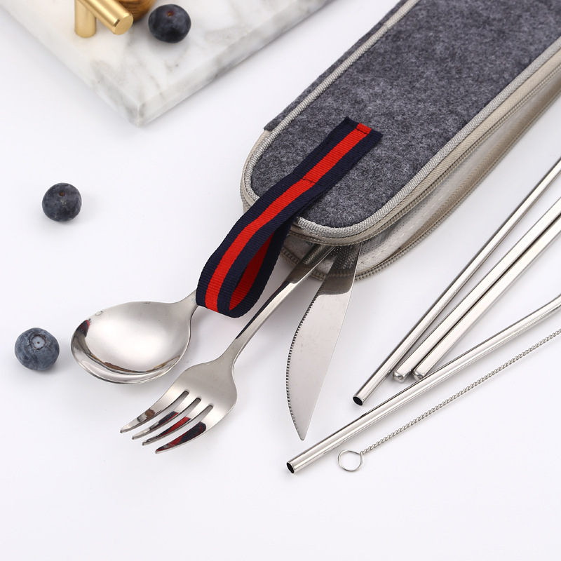 Amazon popular 304 Acero inoxidable paja vajilla traje coreano cuchillo de comida occidental, tenedor y cuchara de paja portátil conjunto de 7 piezas