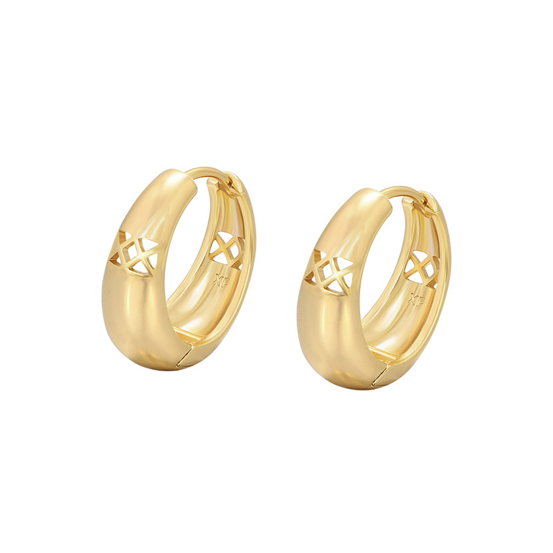 Xuping Europa y los Estados Unidos transfronterizos hebilla de cobre aleación de geometría lisa hueco diseño de aretes circular fuente fábrica personalizada mujer
