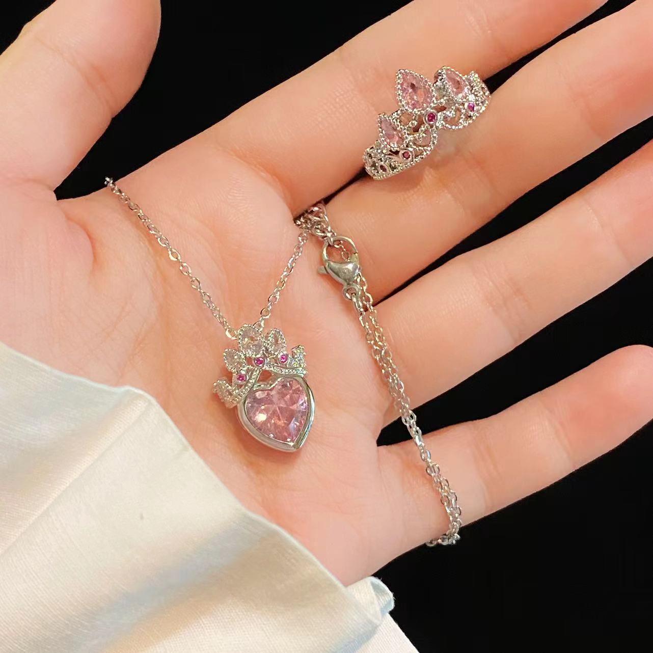Wholesale Jewelry Elegant Classic Style Crown Titanium Steel Copper Plating Rings Necklace Cable Chain display picture 2