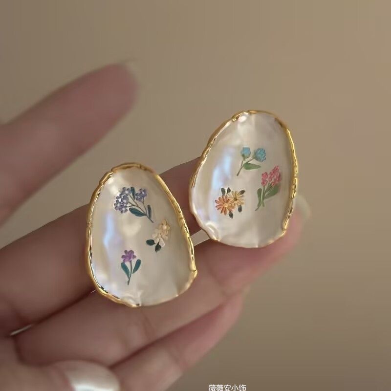 여성을 위한 양각 헤이즈 블루 프렌치 레트로 드립 글레이즈 로즈 플라워 지르콘 귀걸이, 가벼운 럭셔리, 하이엔드 및 틈새 기질