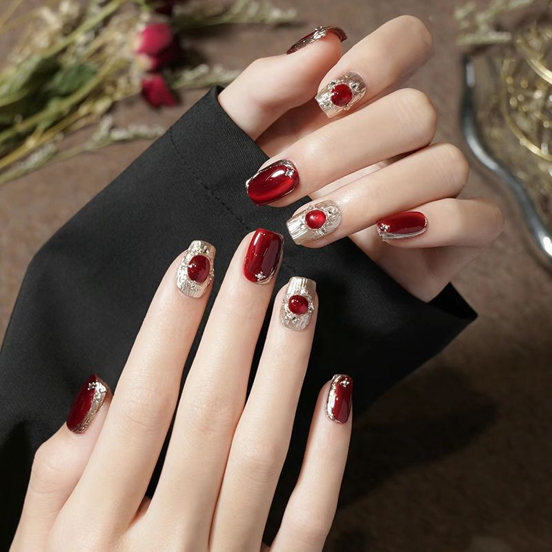 10 piezas de rojo de uñas hechas a mano, buchilati, ojos blanqueadores de gato, Año Nuevo, productos de fototerapia de uñas cortas.