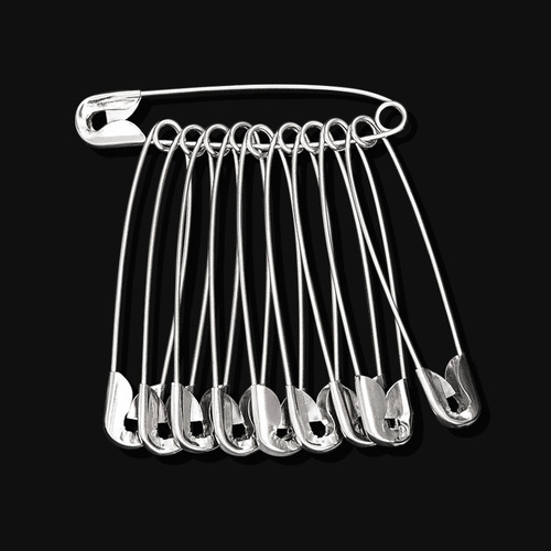 Old-fashioned safety pins for children to fix the waistband of clothes and trousers can be changed into small brooches and large and small paperclips for convenient buckling.