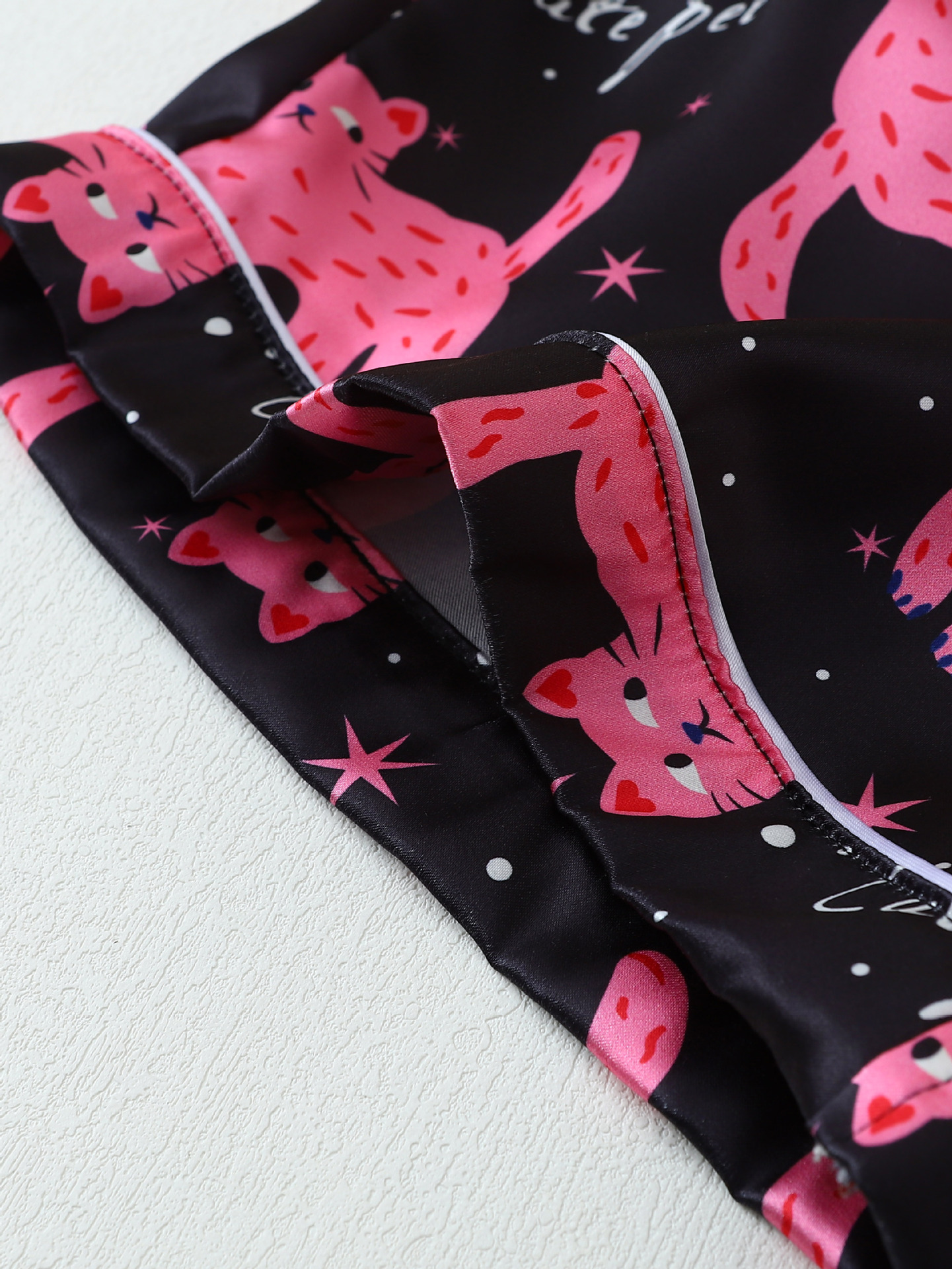 Dam pyjamas set satin svart kattryck kortärmad knapp_voghion.com