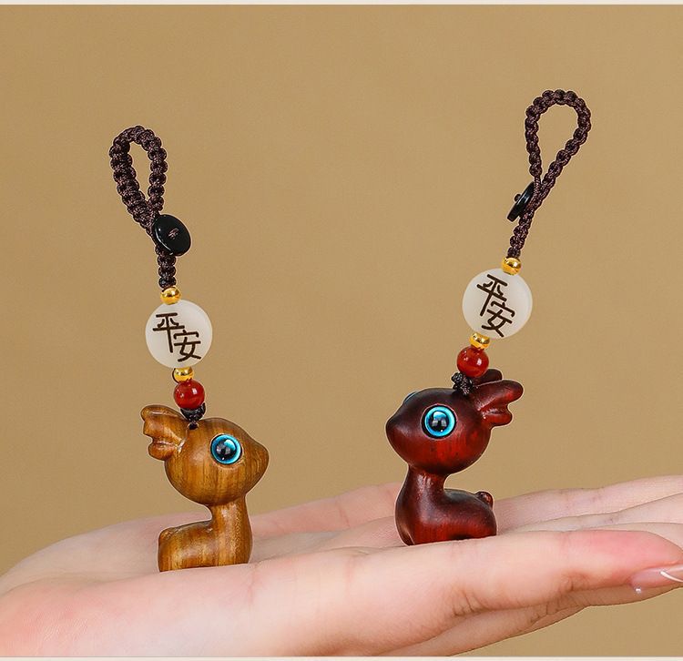 A deer car key chain pendant sandalwood deer buckle key car decoration deer couple pendant