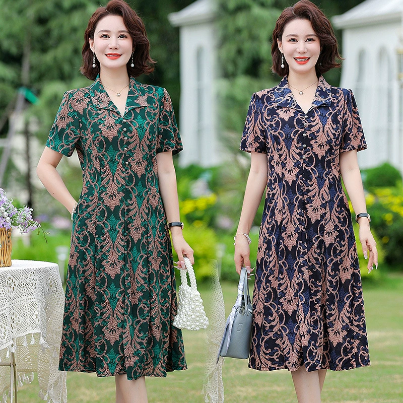 Летнее платье с V-образным вырезом для женщин среднего возраста и пожилых женщин 2025 года, короткий рукав, миди-юбка, летний стиль.