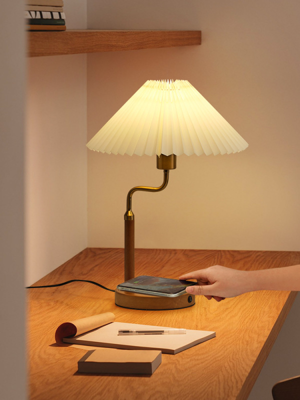 Stone Crown Covered Ancient Internet Celebrity Wireless Charging Table Lamp French Classy Barrier-Free Luxury Medieval Japanese Bedroom Bedside