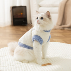 新しい秋冬の猫用暖かいフリース服、シンプルなコアラのパッチ付き二本足ペット服、成猫と子猫用の服