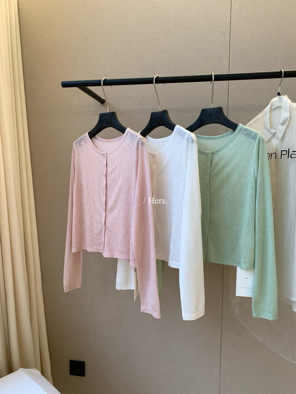 Áo khoác cardigan nữ dệt kim chống nắng cổ tròn tay dài phối màu cơ bản — Hồng sữa, Xám cacbon, màu đen, trắng ngà chi tiết 9
