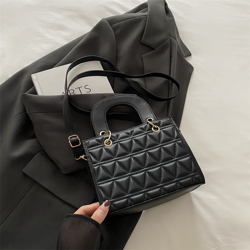 Sensación de alta gama Xiaoxiangfeng Ladies Bolsos ins Bolsos de nicho Bolsos de concubina femenina 2024 Nuevo estilo Bolso oblicuo occidental