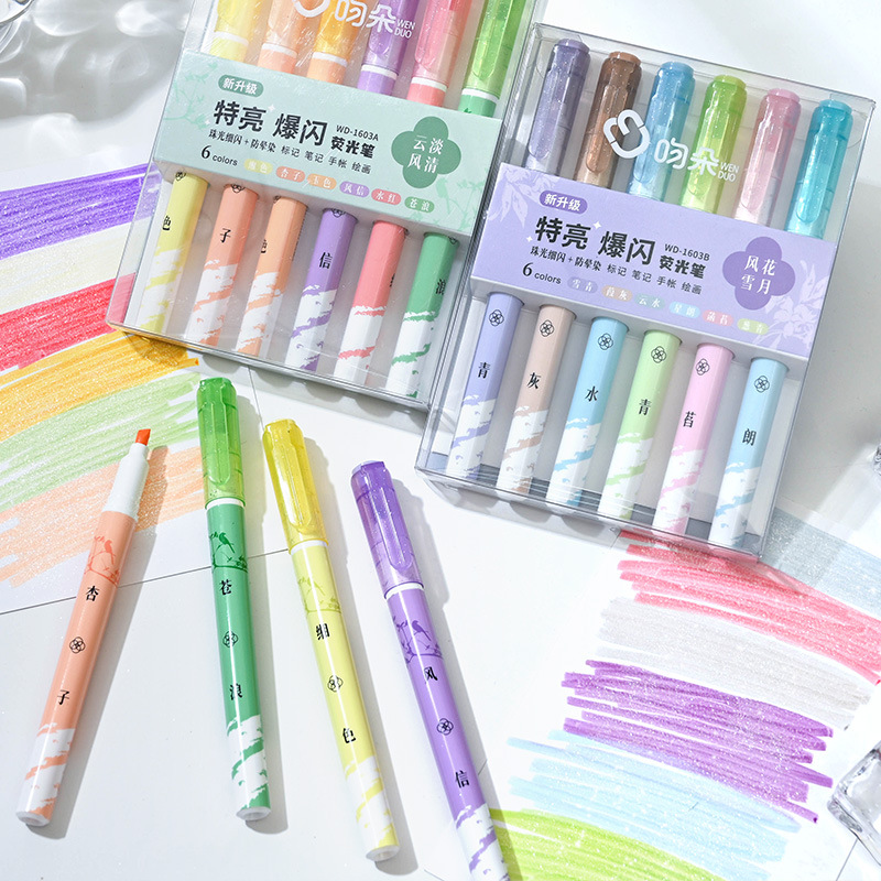 El conjunto de resaltadores de flash en un alto valor de color de puntuación