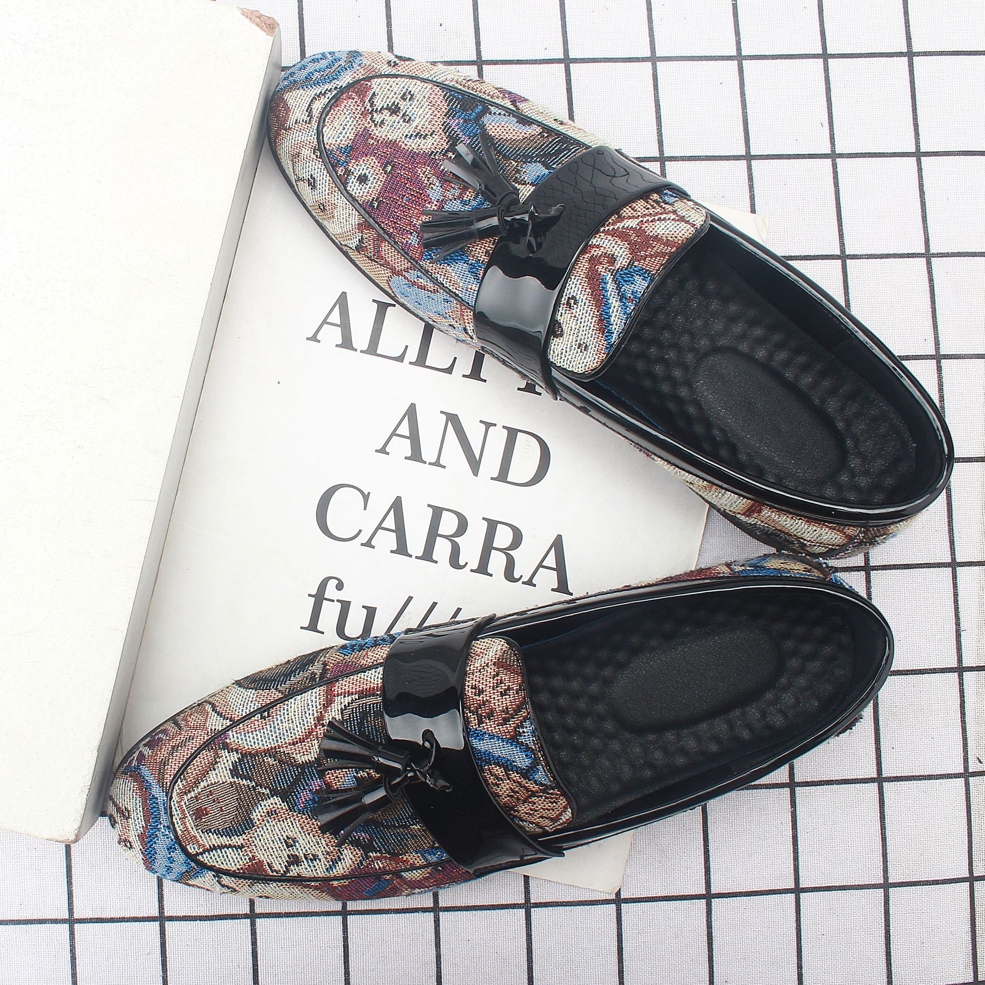 �羳��Ь����ͨ����Ь�׽���������һ�ŵ�����ƤЬ1300