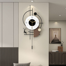 挂钟客厅高级感2025新款创意感应灯钟表挂墙现代简约装饰静音时钟
