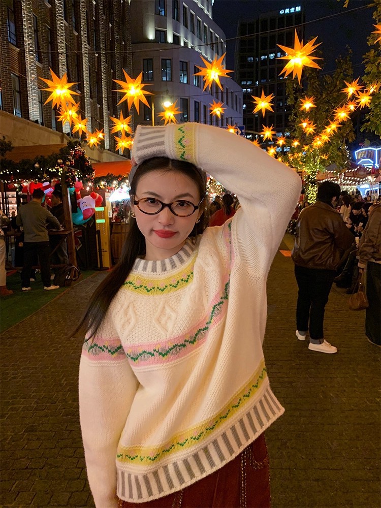 Winter white base woolen sweater