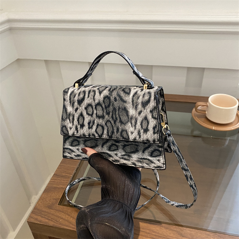 Leopardo europeo y americano retro moda elegante bolso 2024 este año bolso pequeño nuevo estilo de estilo extranjero bolso de hombro elegante