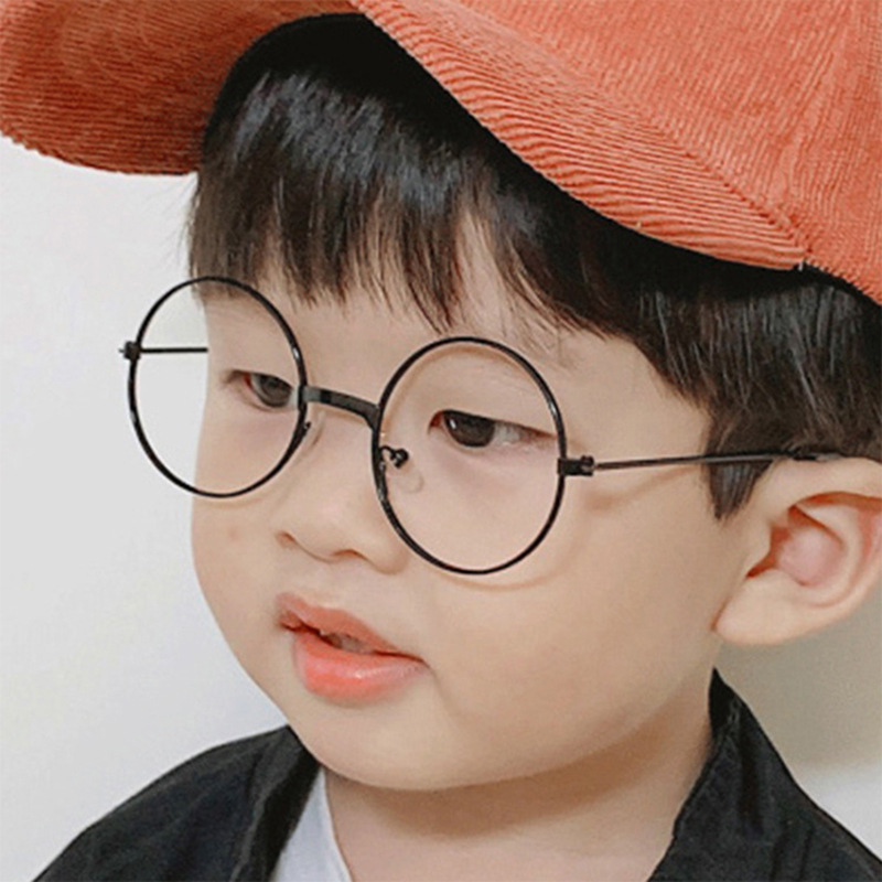 New vintage-style round metal children's plain glasses—stylish, trendy, and perfect for cross-border fashion photography and kid-friendly looks!