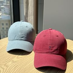 2025新型韓国の小衆刺繍野球帽男女のひさしが顔を見せています。