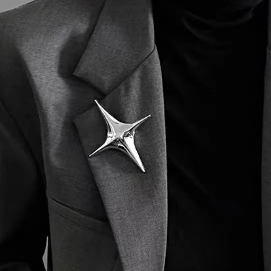 Cross Star Metal High-end Suit Brooch Women 2024 New High-end Sense Niche Design Sense Pin Corsage