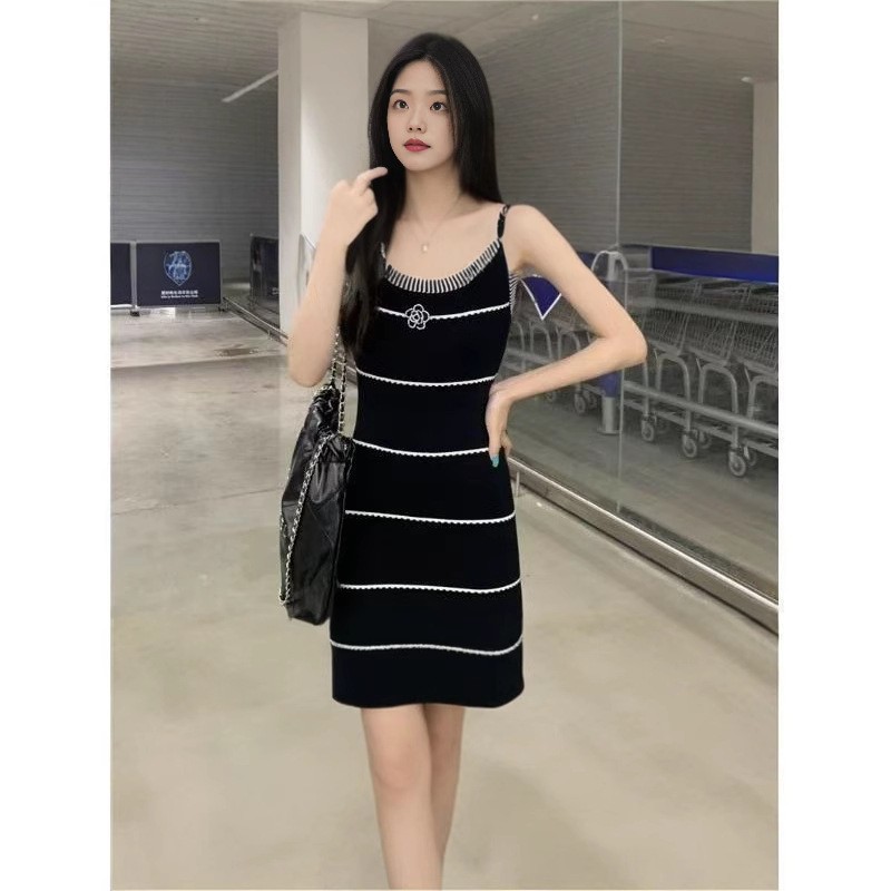 小香风撞色U领条纹针织连衣裙女夏季新款甜辣妹收腰显瘦背心中裙