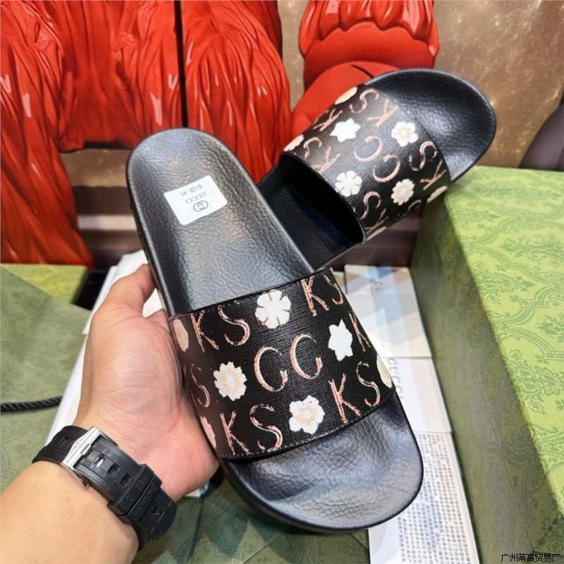 Zapatillas de pareja de moda europea y americana para hombres y mujeres, ropa exterior coreana, moda de personalidad universal, zapatillas frías caseras caseras ociosas.
