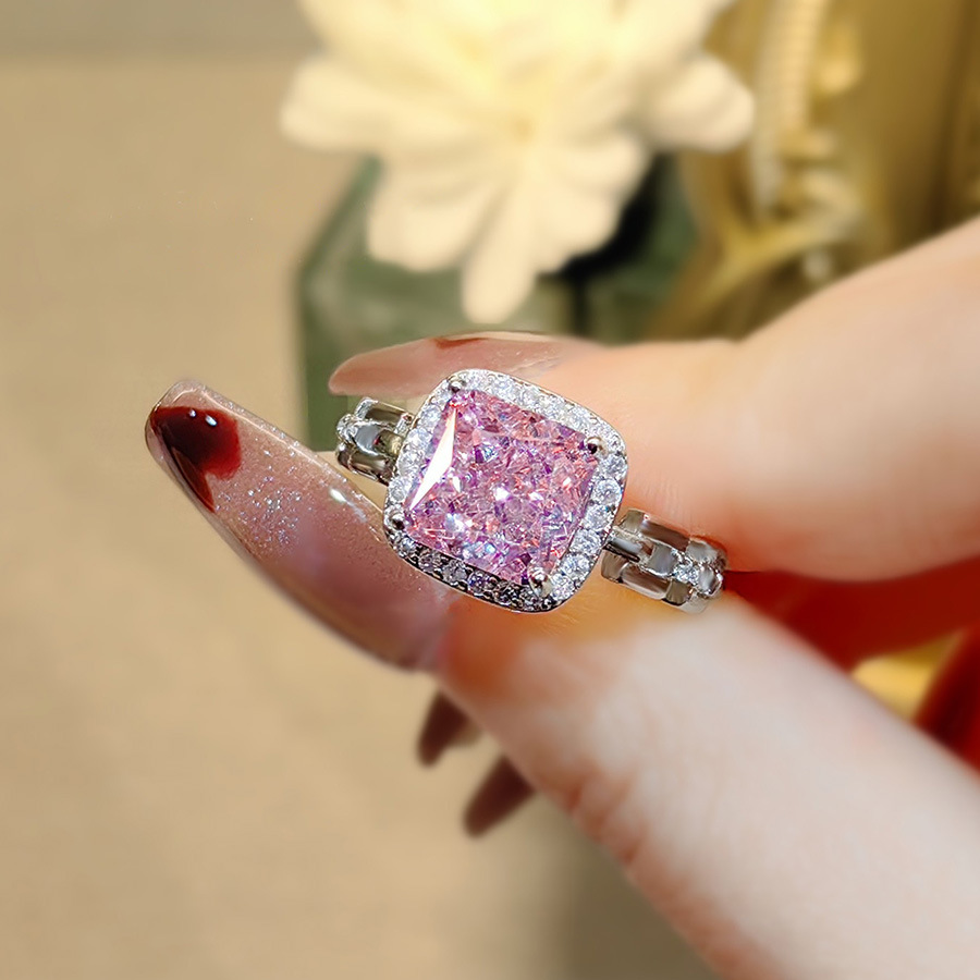 Anello di lusso da donna con diamante rosa taglio princess_voghion.com