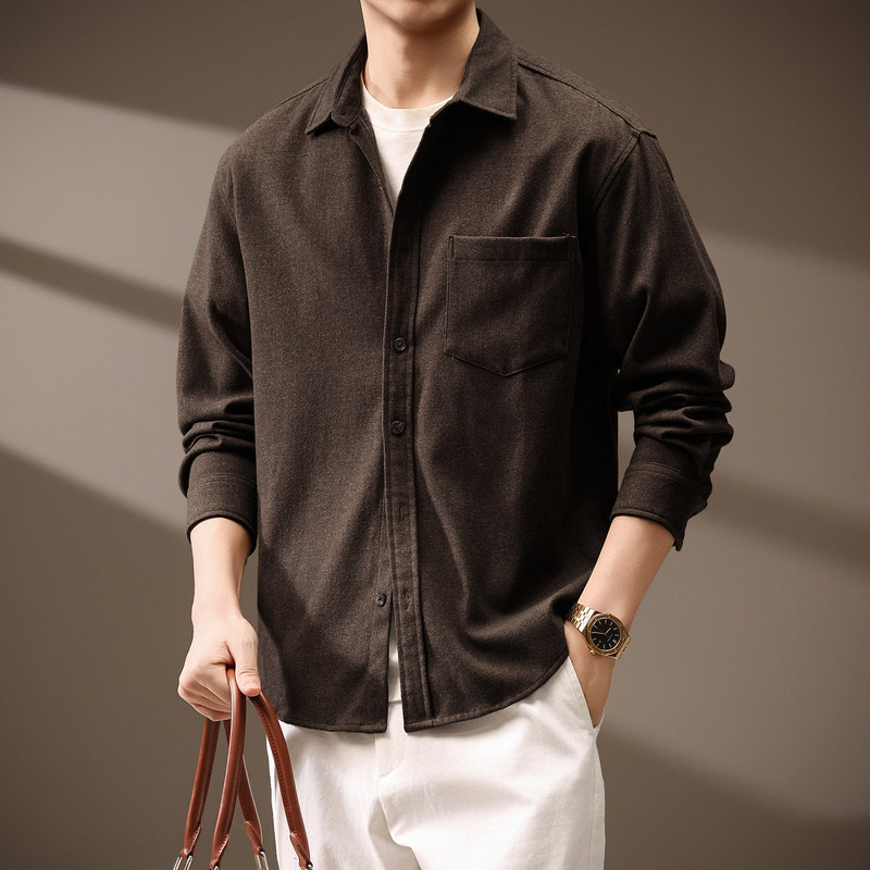 High-end, old-money style, faux-linen textured long-sleeve shirt for men, new autumn/winter collection, loose fit, exudes sophistication and trendiness, can be worn as a shirt or outerwear High-end, old-money style, faux-linen textured long-sleeve shirt for men, new autumn/winter collection, loose fit, exudes sophistication and trendiness, can be worn as a shirt or outerwear