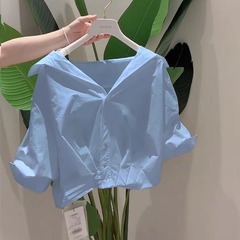 今年人気の超人気年齢軽減トップス女性用2025新作人気シックブルーラペルパフ半袖シャツ
