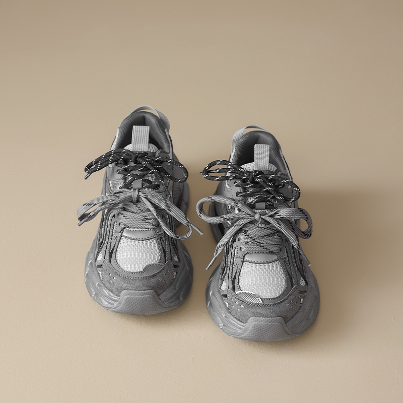 Zapatos grises para mujeres de verano de 2025, nuevas zapatillas deportivas de suela gruesa para mostrar los pies pequeños zapatos de carrera casuales