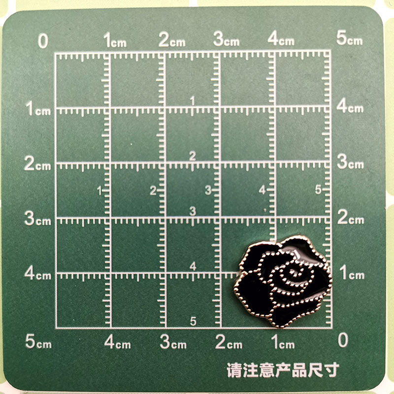 Temperamento de moda blanco y negro pequeño viento fragante cuatro hojas accesorios de plástico corazón de melocotón DIY pinzas de cabello material de ropa de correa