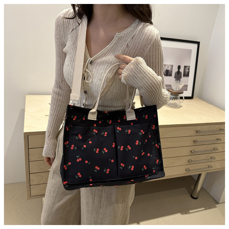 Large-capacity canvas student class 2024 Autumn new Korean-style trendy and personalized printed tote handbag for women undefined