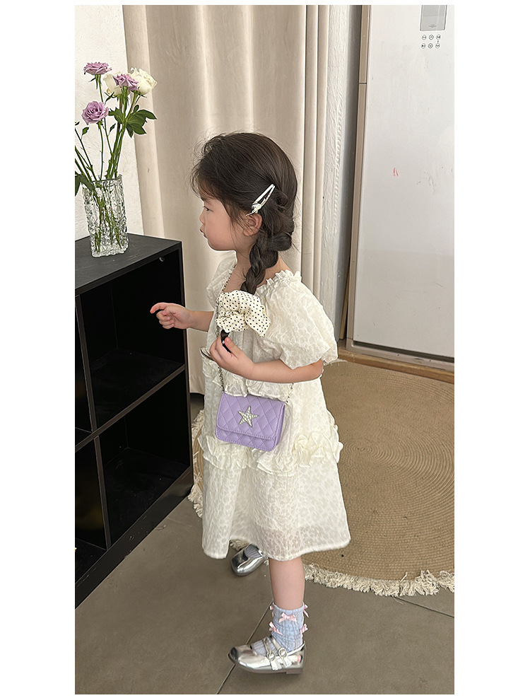 131g Weight Polyester Lining Material Flip Cover Closure Type Single Shoulder Strap Strap Type Crossbody Bag Bags Type Casual, Shopping Occasion Pu Leather Material Star, Solid Color, Lingge Pattern All Seasons Season Unisex Gender Basic, Classic Style Style Square Shape Medium Size Unisex Medium Pu Leather Star Solid Color Lingge Basic Classic Style Square Flip Cover Crossbody Bag 无