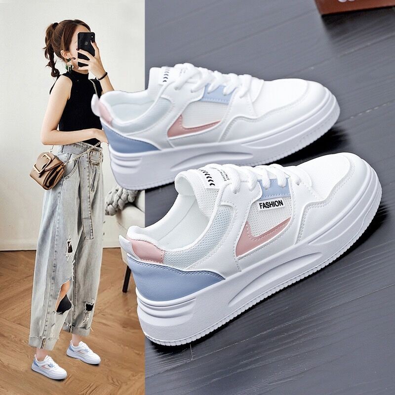 2026 primavera y otoño nuevo estilo de explosión de zapatos deportivos casuales de skate con suela gruesa zapatos blancos pequeños zapatos transpirables de malla de mujer