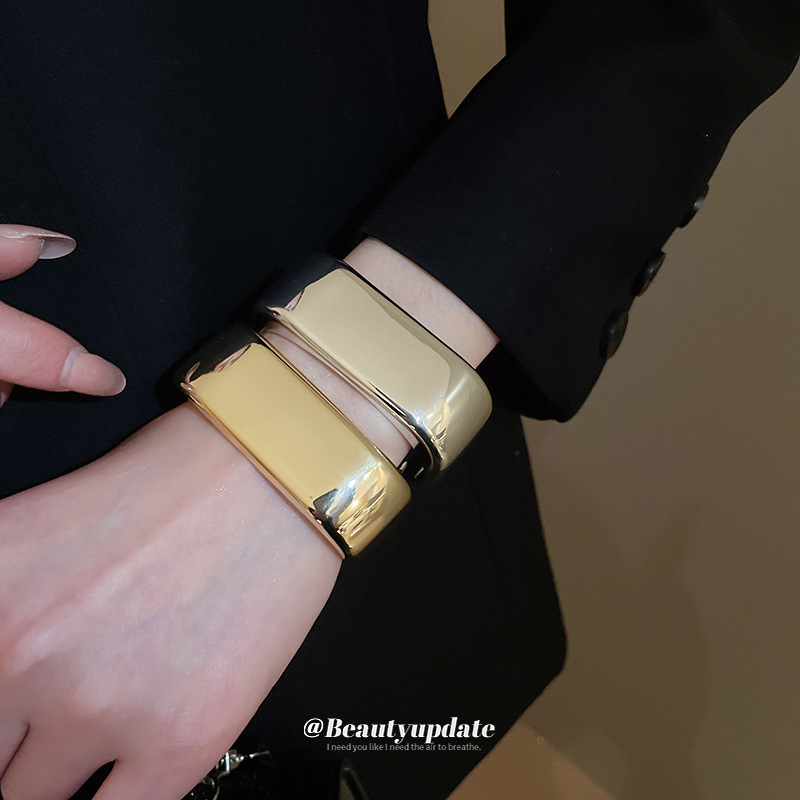 Pulsera abierta de onda transfronteriza europea y americana, pulsera de estilo frío exagerada de nicho, joyería de alta gama de lujo ligero de moda al por mayor