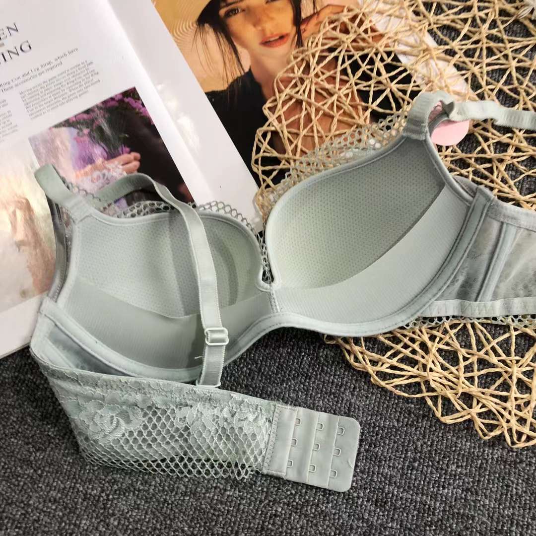 Nueva colección de pecho push-up ajustable de tres pechos cómoda sin costura inalámbrica superior delgada inferior ropa interior gruesa sujetador de las mujeres