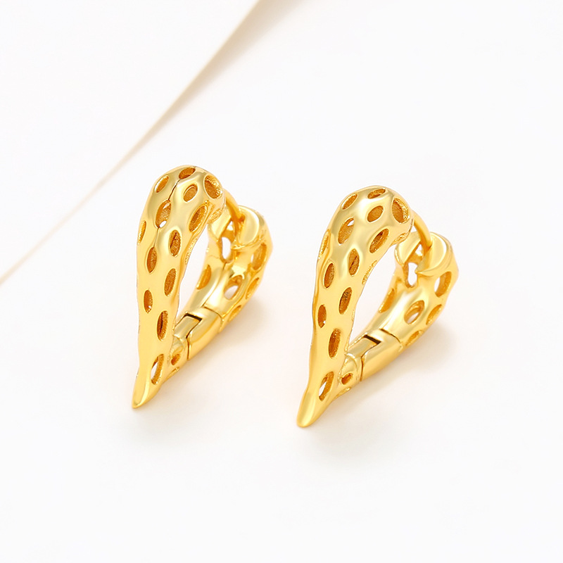 Xuping joyas de aleación de amor agujero orejas de orejas de moda femenina temperamento frío estilo de corazón simple pendientes