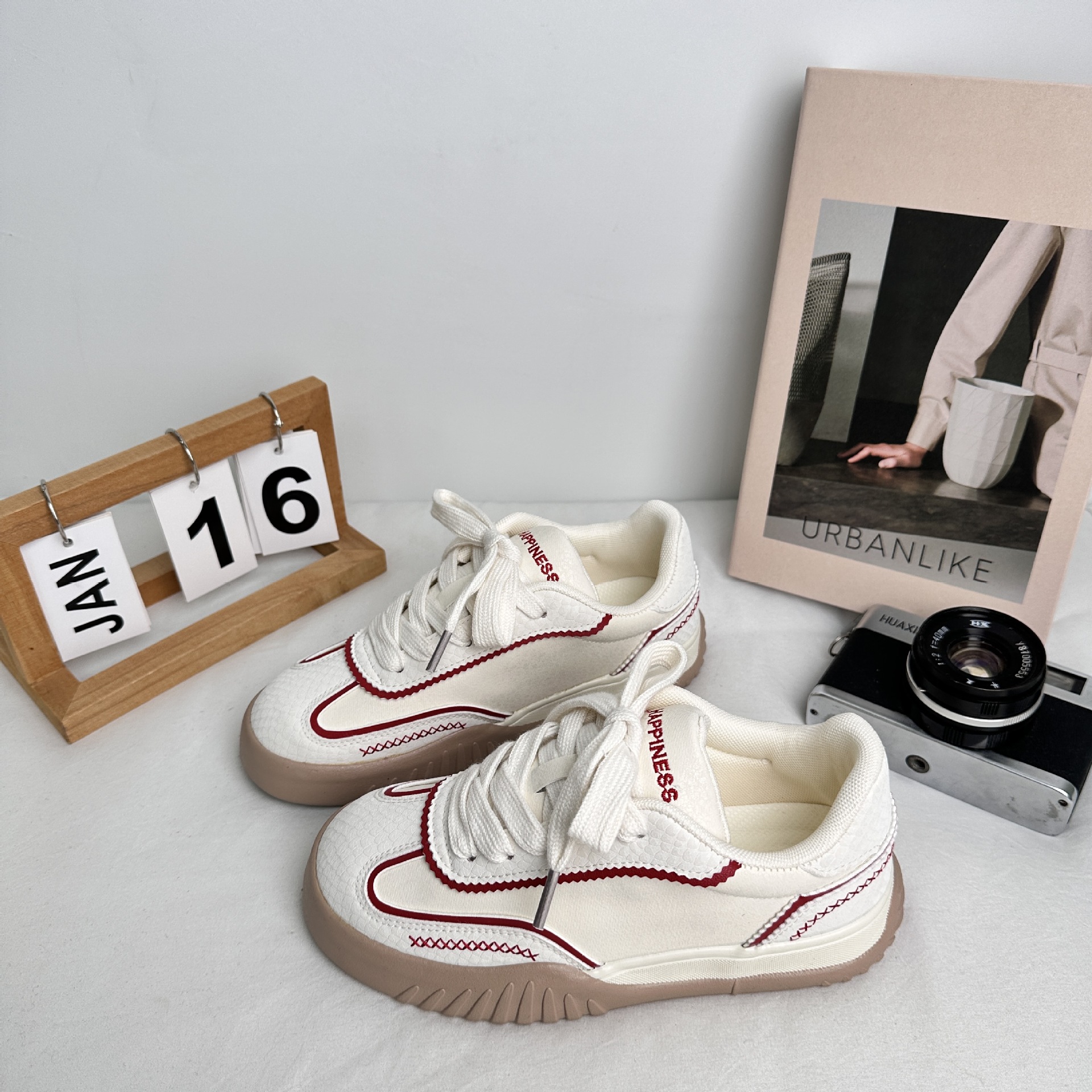Yuanbo 2025 primavera nuevo estilo zapatos de lona para estudiantes de corte bajo zapatos de lona deportivos casuales para mujer zapatos de cuero para mujer